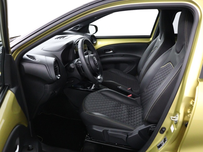 Toyota Aygo X - 1.0 VVT-i S-CVT Premium