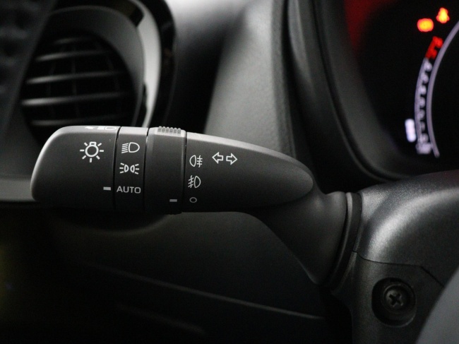 Toyota Aygo X - 1.0 VVT-i S-CVT Premium