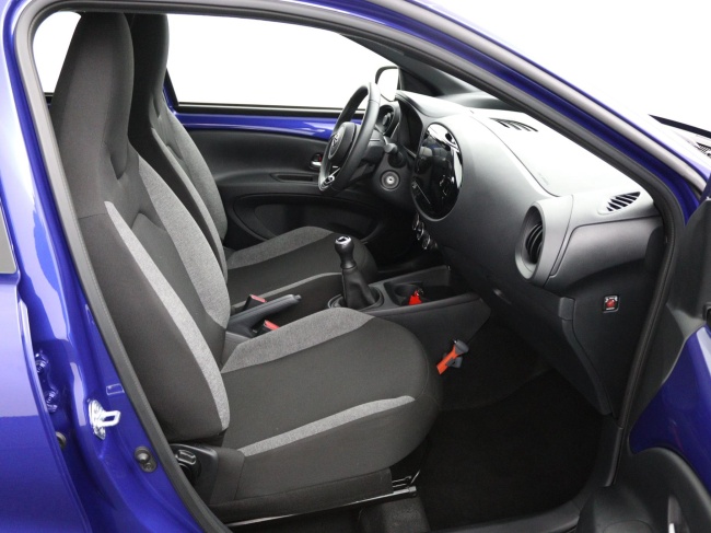 Toyota Aygo X - 1.0 VVT-i MT Play