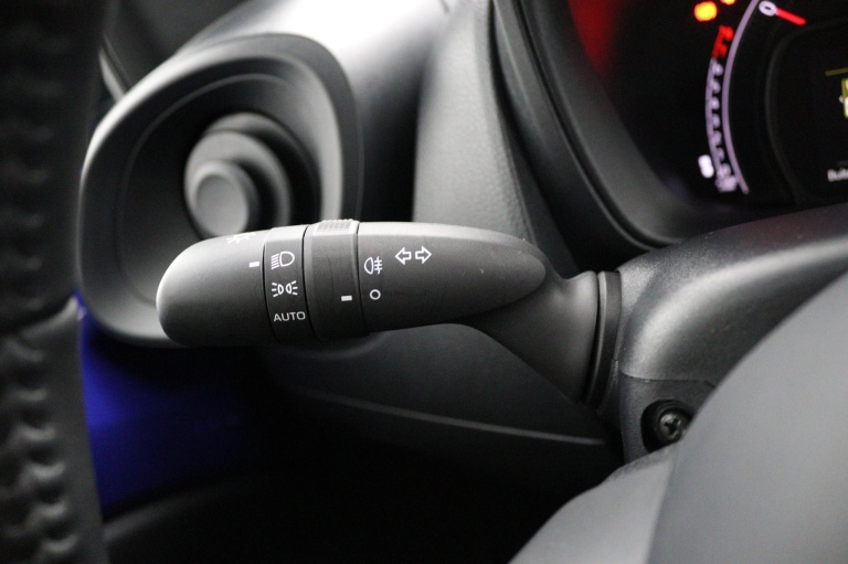 Toyota Aygo X - 1.0 VVT-i MT Play 29