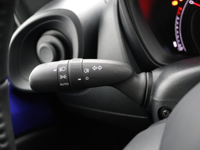 Toyota Aygo X - 1.0 VVT-i MT Play