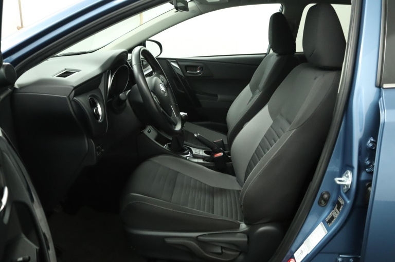 Toyota Auris Touring Sports - 1.2T Trend 17
