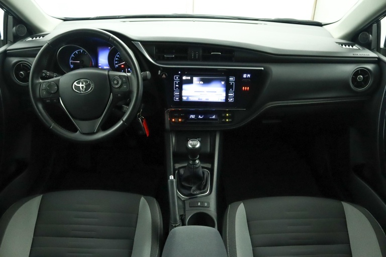 Toyota Auris Touring Sports - 1.2T Trend 4
