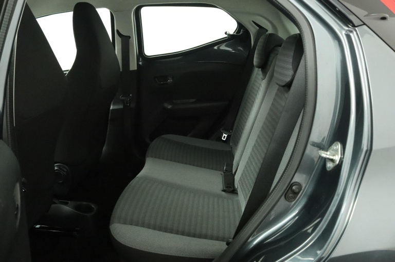 Toyota Aygo - 1.0 VVT-i x-play 18