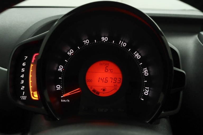 Toyota Aygo - 1.0 VVT-i x-play 6