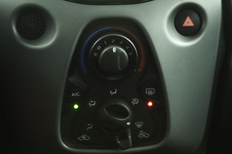 Toyota Aygo - 1.0 VVT-i x-play 7