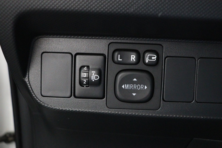 Toyota Auris - 1.8 Full Hybrid Aspiration 26