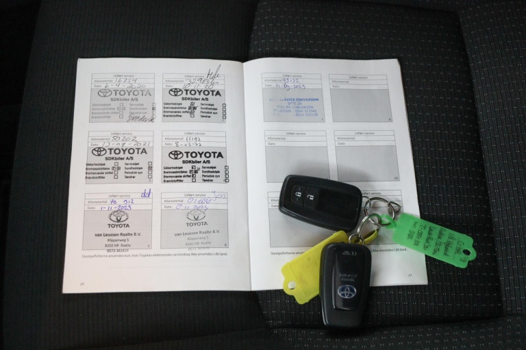 Toyota C-HR - 1.8 Hybrid Dynamic Sport 11