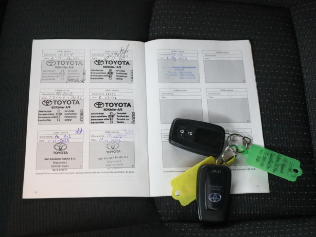 Toyota C-HR - 1.8 Hybrid Dynamic Sport