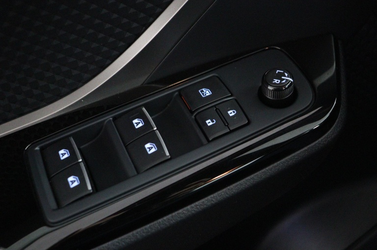 Toyota C-HR - 1.8 Hybrid Dynamic Sport 27