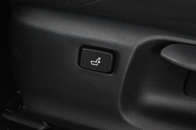 Toyota C-HR - 1.8 Hybrid Dynamic Sport 36