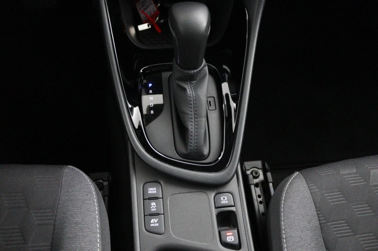 Toyota Yaris - 1.5 Hybrid 115 First Edition 28