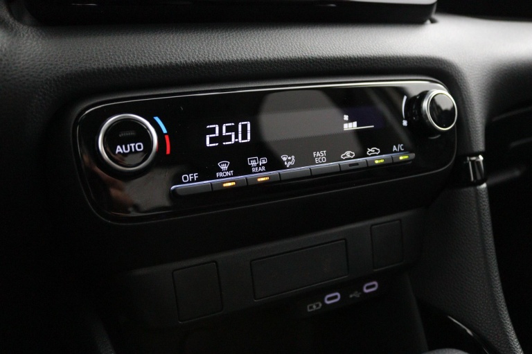 Toyota Yaris - 1.5 Hybrid 115 First Edition 7