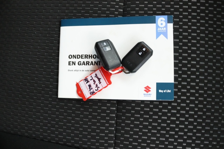 Suzuki Ignis - 1.2 Smart Hybrid Style 28