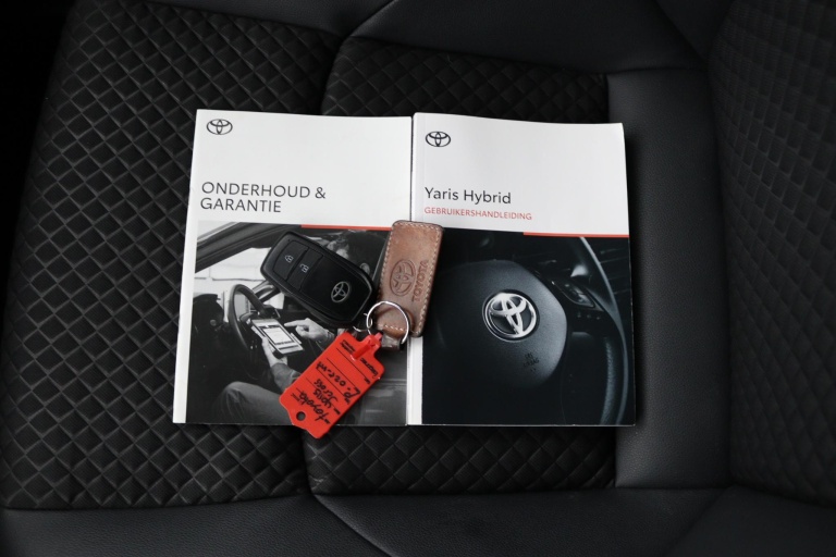 Toyota Yaris - 1.5 Hybrid Executive 11