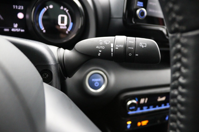 Toyota Yaris - 1.5 Hybrid Executive 31