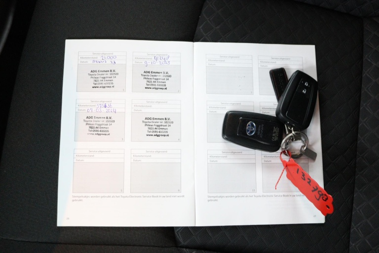 Toyota C-HR - 1.8 Hybrid Business 11