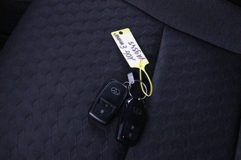 Toyota yaris - 1.5 Hybrid Dynamic 11