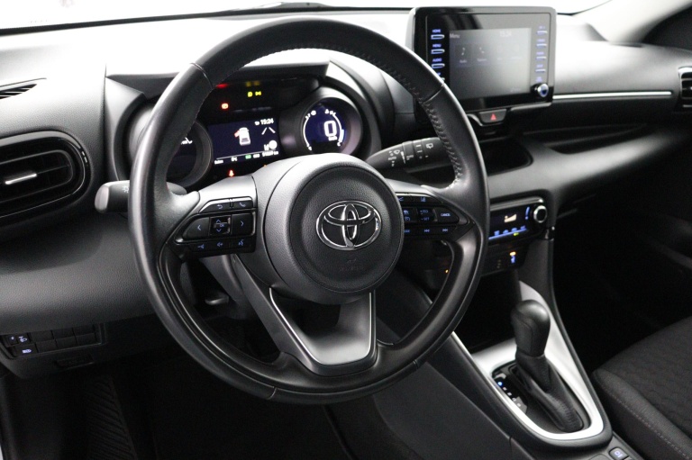 Toyota yaris - 1.5 Hybrid Dynamic 19