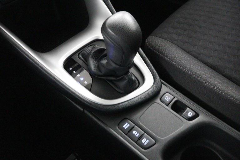 Toyota yaris - 1.5 Hybrid Dynamic 26