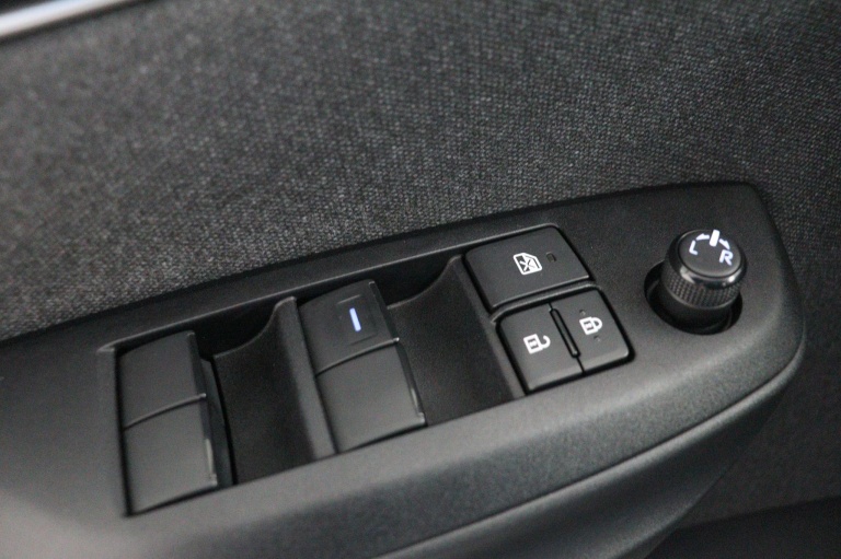 Toyota yaris - 1.5 Hybrid Dynamic 27