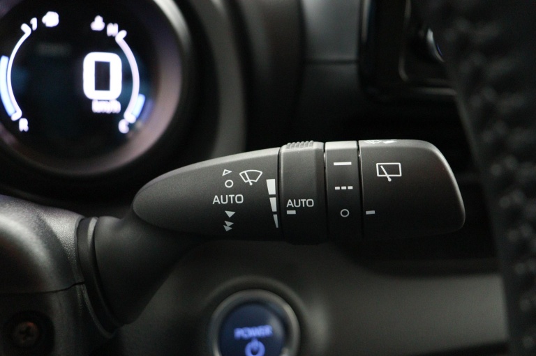 Toyota yaris - 1.5 Hybrid Dynamic 30