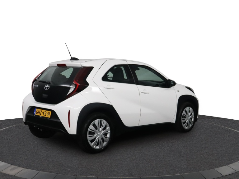 Toyota Aygo X - 1.0 VVT-i MT Play 2