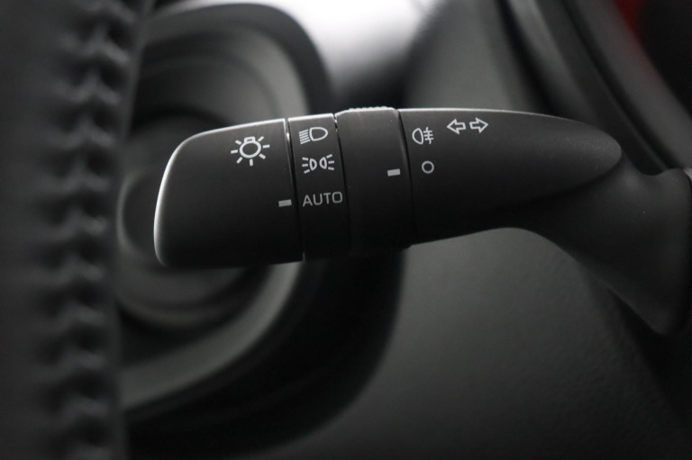 Toyota Aygo X - 1.0 VVT-i MT Play 29