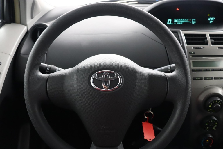 Toyota Yaris - 1.0 VVTi Acces 18