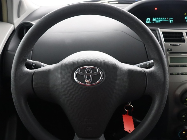 Toyota Yaris - 1.0 VVTi Acces