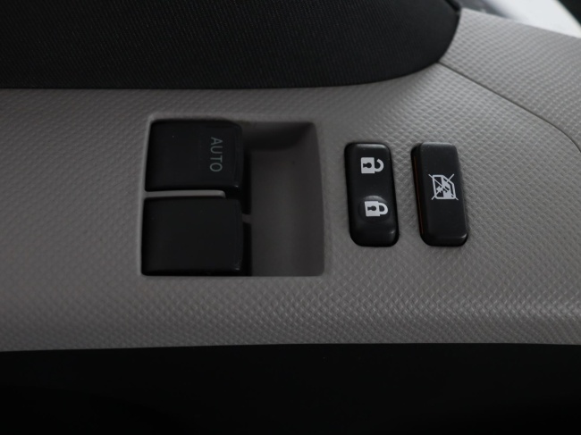 Toyota Yaris - 1.0 VVTi Acces