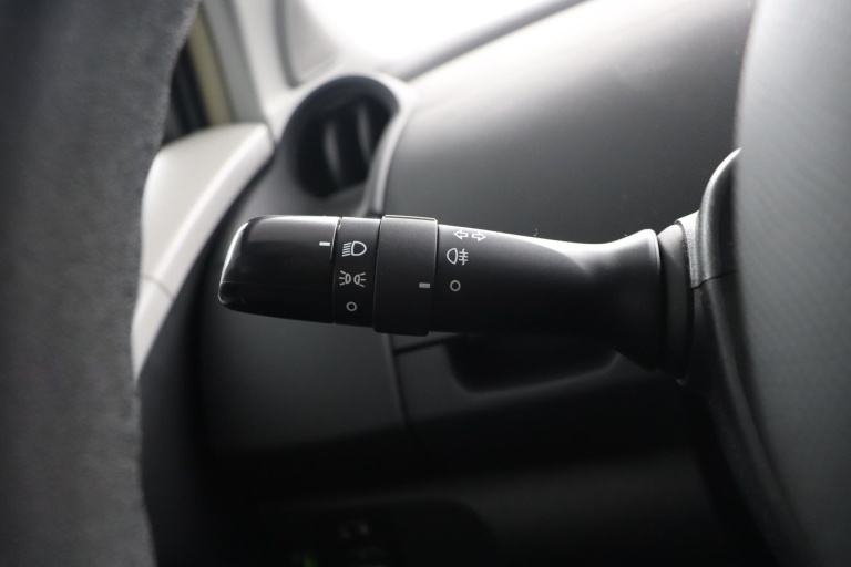 Toyota Yaris - 1.0 VVTi Acces 27