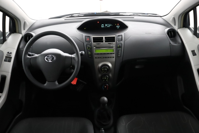 Toyota Yaris - 1.0 VVTi Acces 4