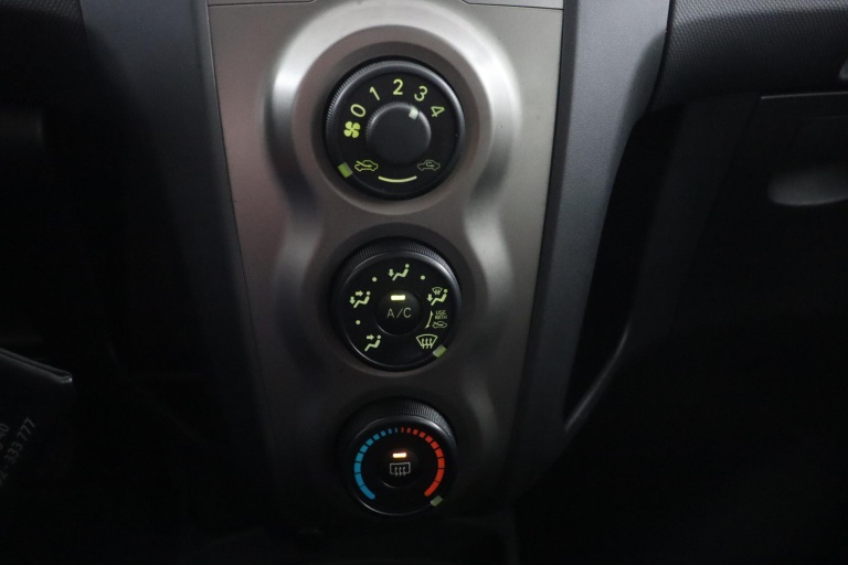 Toyota Yaris - 1.0 VVTi Acces 7