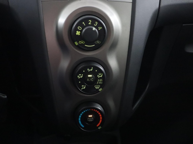 Toyota Yaris - 1.0 VVTi Acces