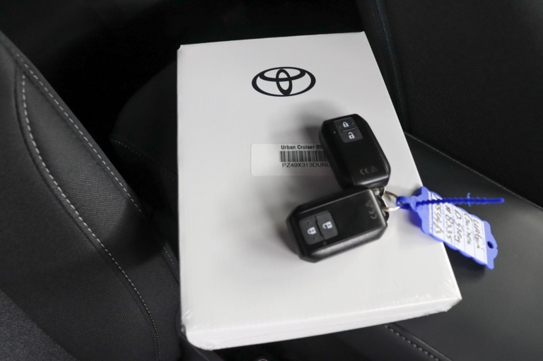 Toyota Urban Cruiser - Dynamic 61 kWh 11