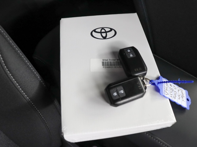 Toyota Urban Cruiser - Dynamic 61 kWh