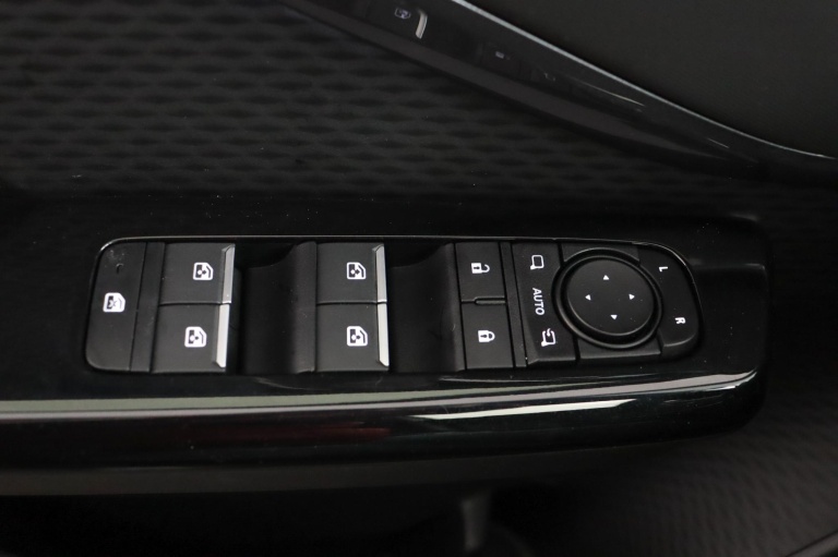 Toyota Urban Cruiser - Dynamic 61 kWh 29