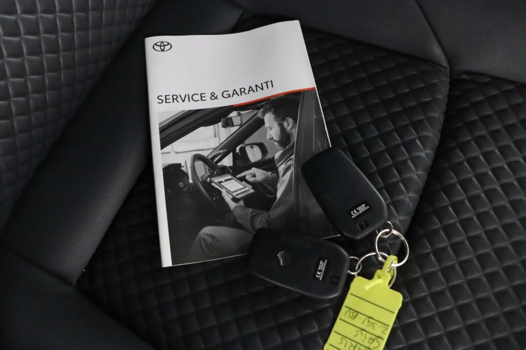 Toyota Yaris - 1.5 Hybrid Dynamic Limited 11