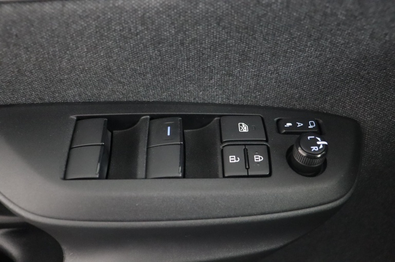 Toyota Yaris - 1.5 Hybrid Dynamic Limited 28