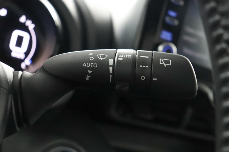 Toyota Yaris - 1.5 Hybrid Dynamic Limited 31