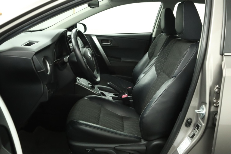 Toyota Auris - 1.8 Hybrid Executive 17