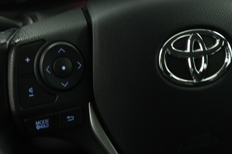 Toyota Auris - 1.8 Hybrid Executive 19