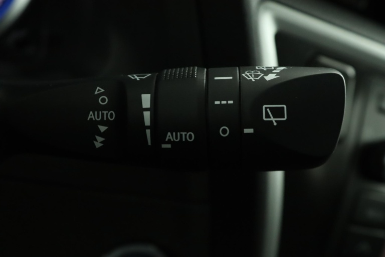 Toyota Auris - 1.8 Hybrid Executive 31