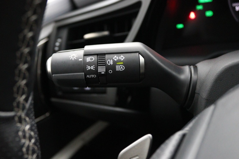 Lexus ES - 300h F Sport Line 27