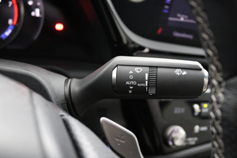 Lexus ES - 300h F Sport Line 28