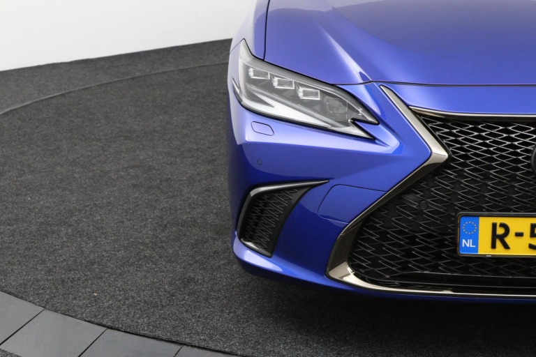 Lexus ES - 300h F Sport Line 32