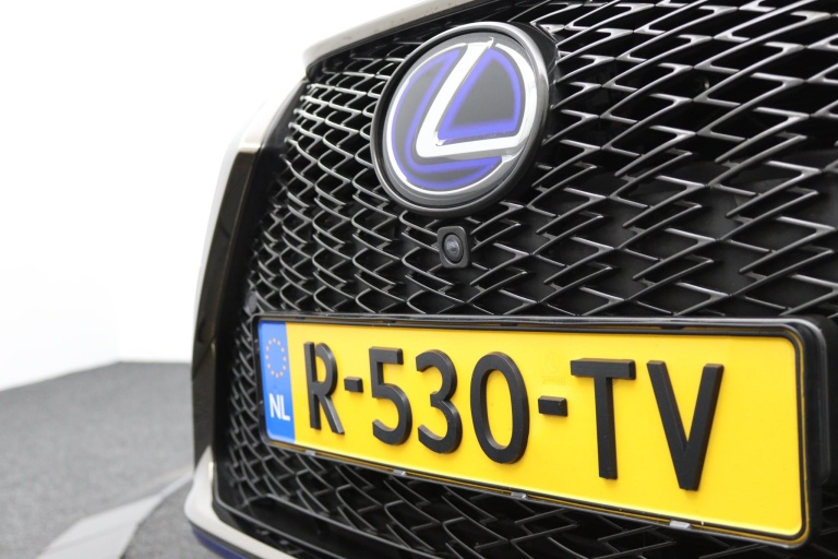 Lexus ES - 300h F Sport Line 40