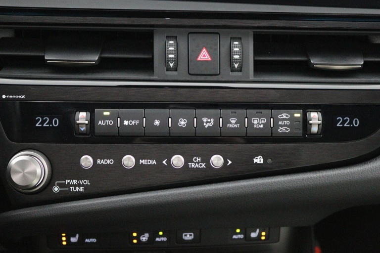 Lexus ES - 300h F Sport Line 7