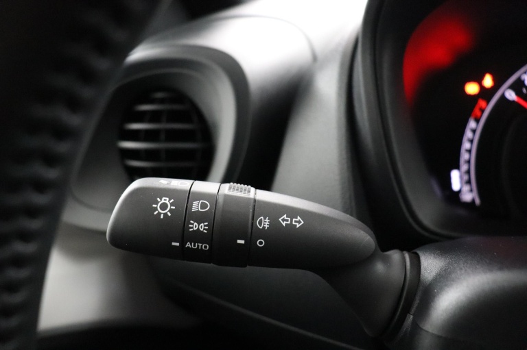 Toyota Aygo X - 1.0 VVT-i MT Play 30